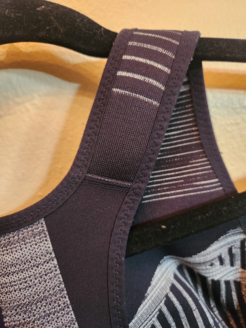 Nike Women's FE/NOM Flyknit Sports Bra - Picture 7 of 10